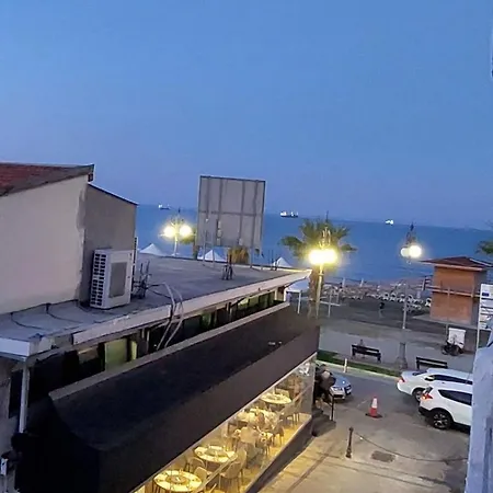 Apartment Paradise By The Sea