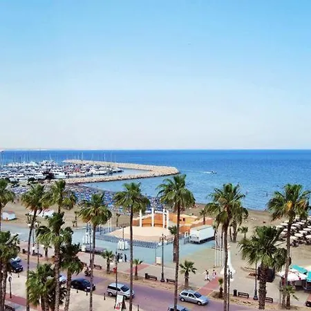 아파트 Paradise By The Sea