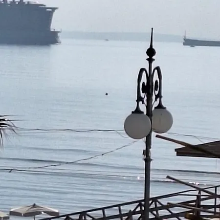 아파트 Paradise By The Sea