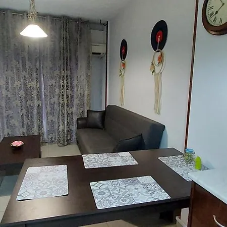 Paradise By The Sea Apartament *